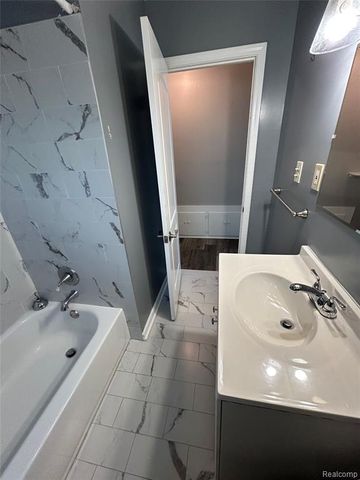 24095 Stanford Street, Dearborn Heights, MI 48125