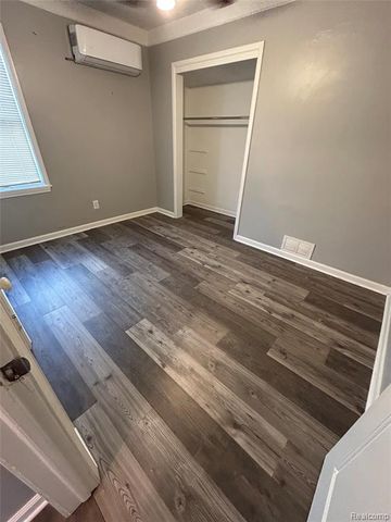 24095 Stanford Street, Dearborn Heights, MI 48125
