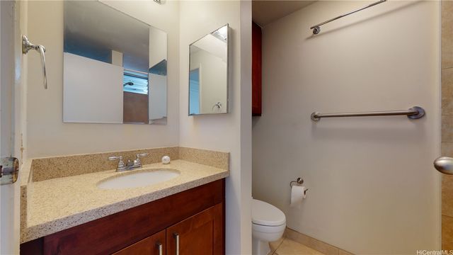2542 Date Street 302, Honolulu, HI 96826