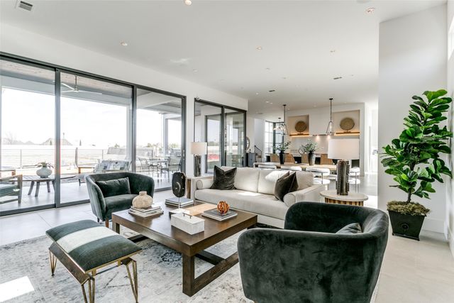 315 Regal Lane, Irving, TX 75039