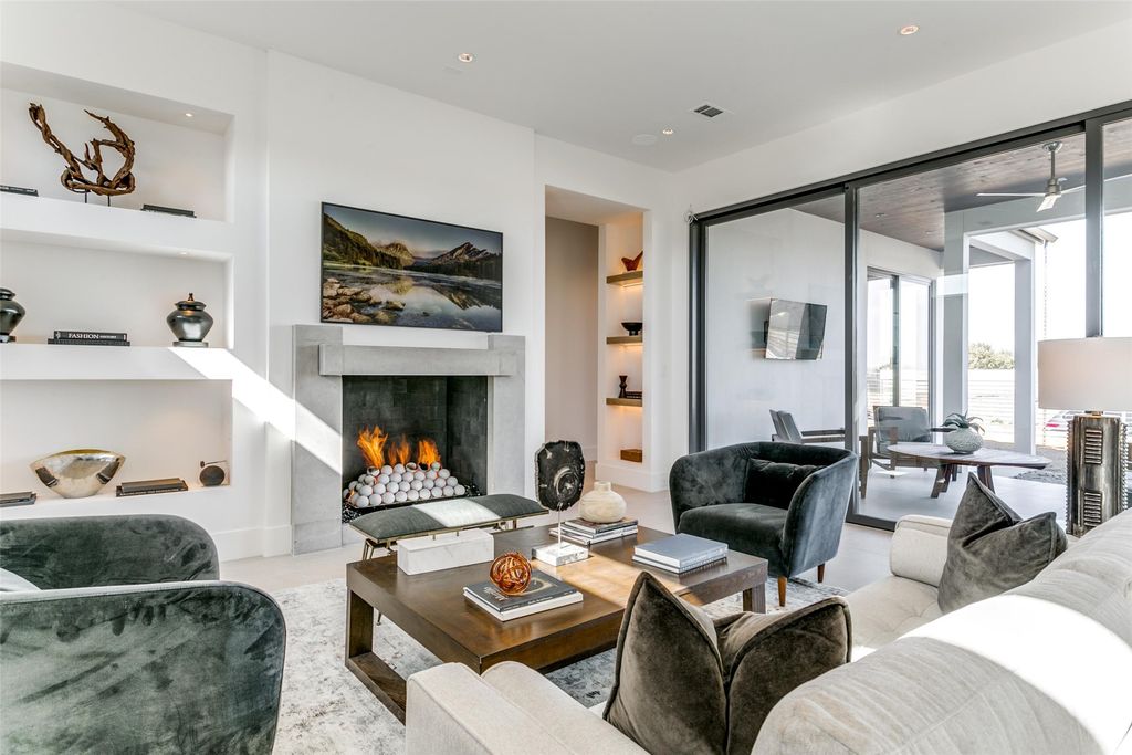 315 Regal Lane, Irving, TX 75039