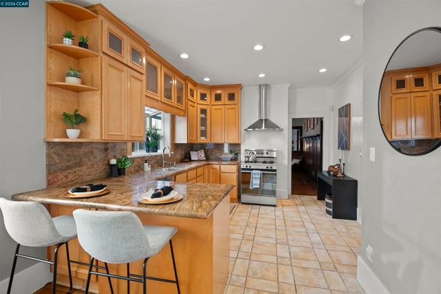 5428 5428 Ruth Ave, Oakland, CA 94601