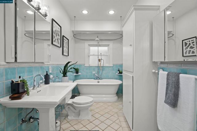 5428 5428 Ruth Ave, Oakland, CA 94601