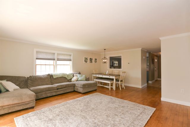 3 Wade Farm Road A, Newmarket, NH 03857