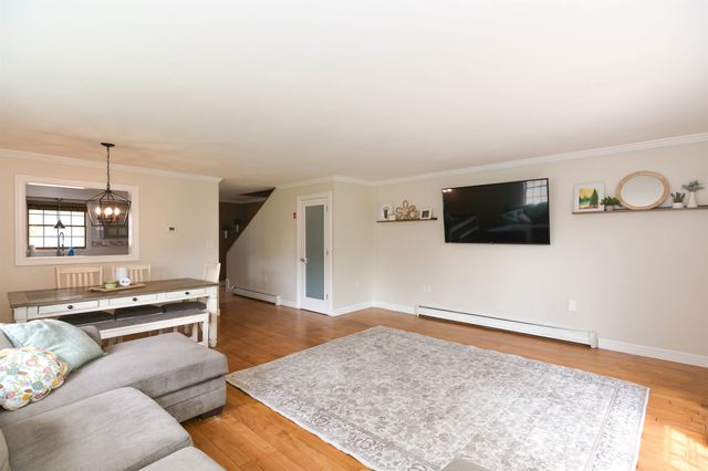 3 Wade Farm Road A, Newmarket, NH 03857