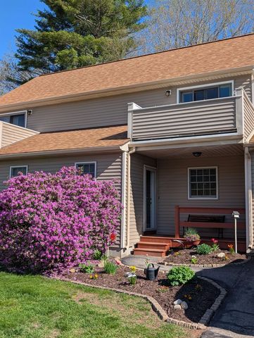 3 Wade Farm Road A, Newmarket, NH 03857