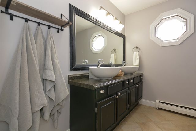 3 Wade Farm Road A, Newmarket, NH 03857