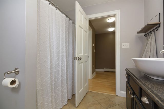 3 Wade Farm Road A, Newmarket, NH 03857