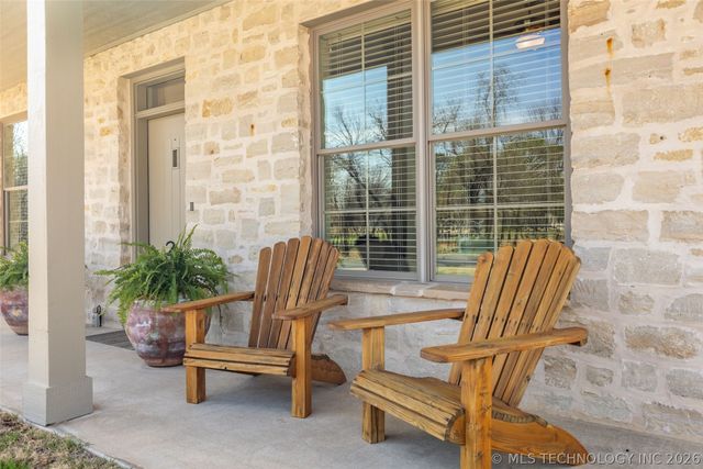 33389 S Coves Drive, Afton, OK 74331