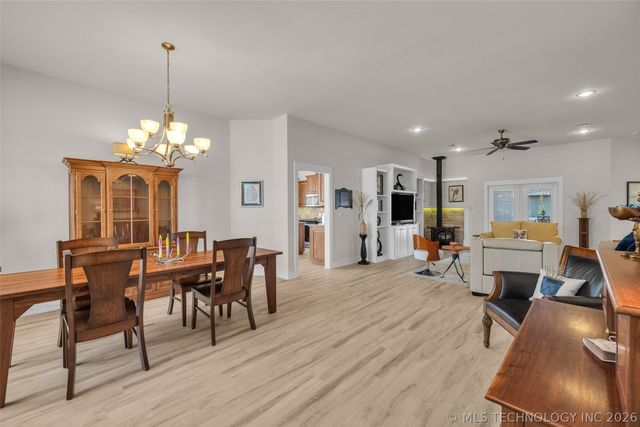 33389 S Coves Drive, Afton, OK 74331