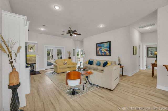 33389 S Coves Drive, Afton, OK 74331