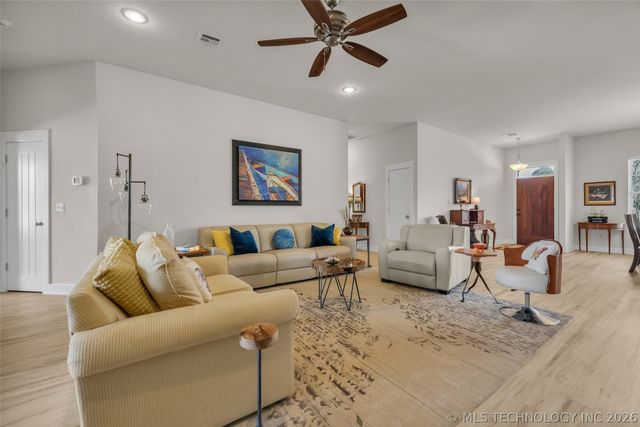 33389 S Coves Drive, Afton, OK 74331