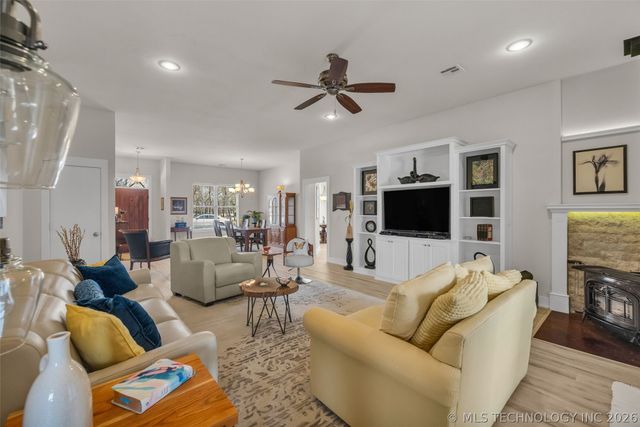 33389 S Coves Drive, Afton, OK 74331