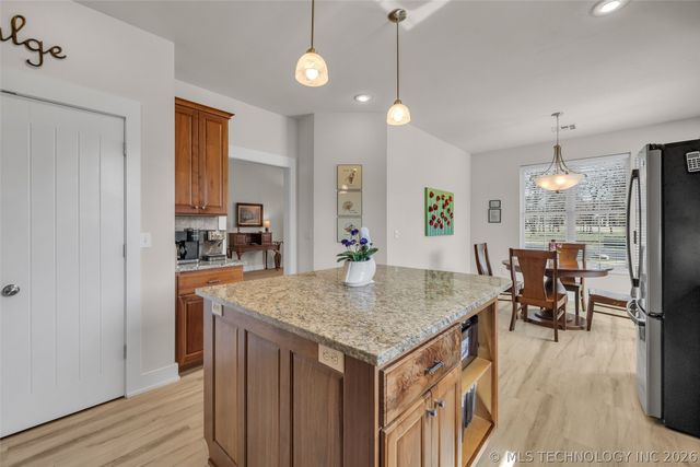 33389 S Coves Drive, Afton, OK 74331