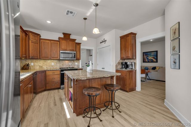 33389 S Coves Drive, Afton, OK 74331