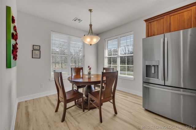 33389 S Coves Drive, Afton, OK 74331