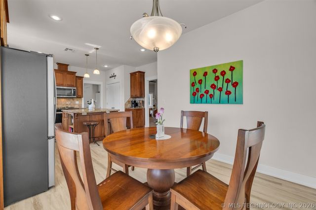 33389 S Coves Drive, Afton, OK 74331