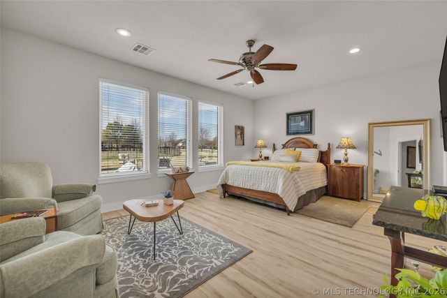 33389 S Coves Drive, Afton, OK 74331