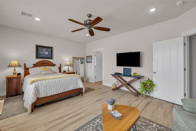 33389 S Coves Drive, Afton, OK 74331