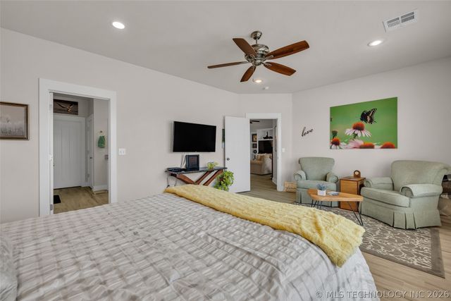 33389 S Coves Drive, Afton, OK 74331