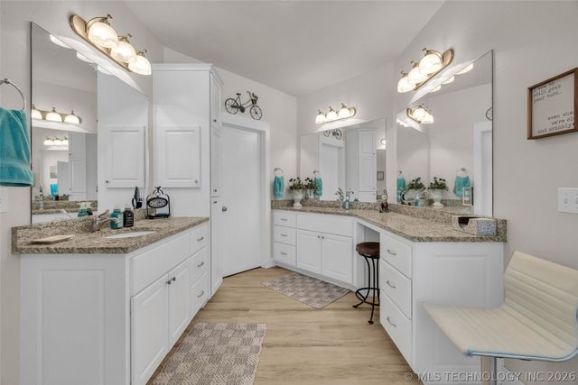 33389 S Coves Drive, Afton, OK 74331