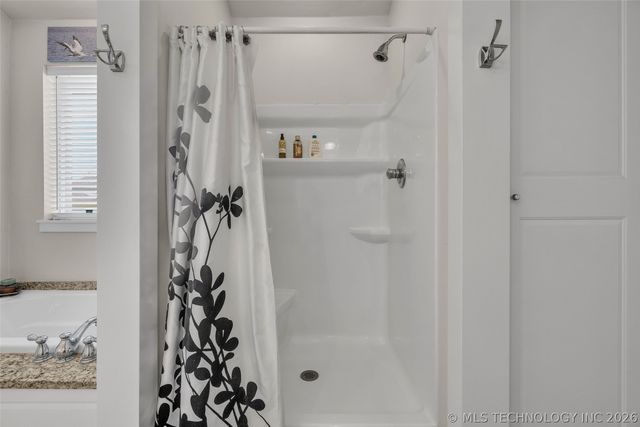 33389 S Coves Drive, Afton, OK 74331