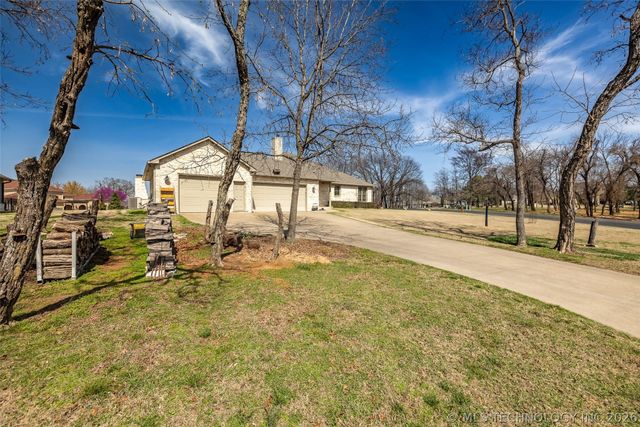 33389 S Coves Drive, Afton, OK 74331