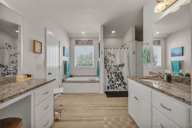 33389 S Coves Drive, Afton, OK 74331