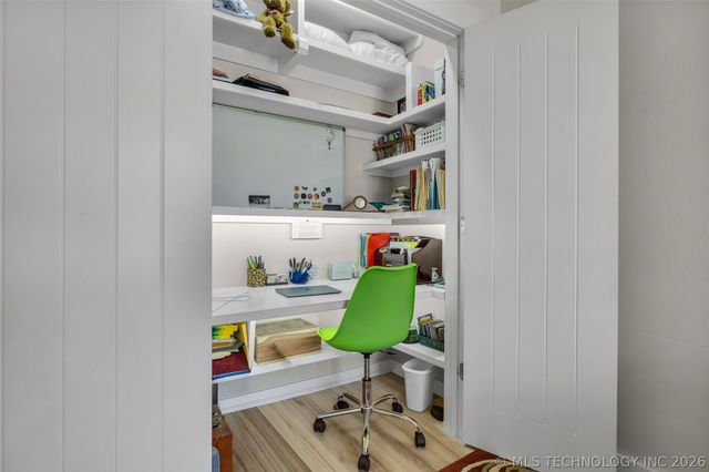 33389 S Coves Drive, Afton, OK 74331