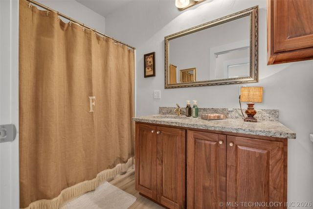 33389 S Coves Drive, Afton, OK 74331