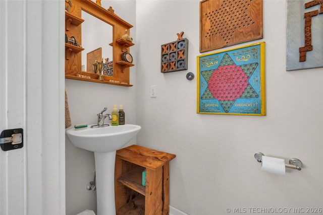 33389 S Coves Drive, Afton, OK 74331