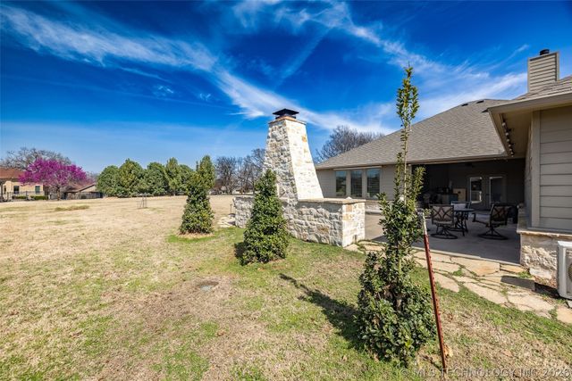 33389 S Coves Drive, Afton, OK 74331