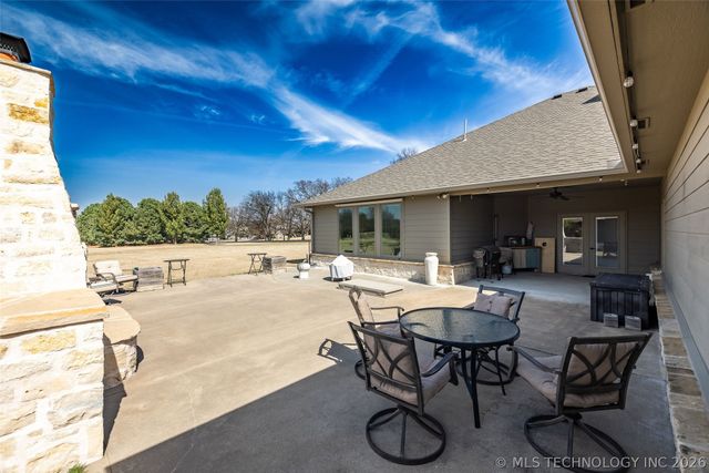 33389 S Coves Drive, Afton, OK 74331