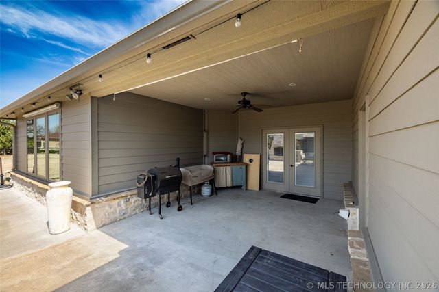 33389 S Coves Drive, Afton, OK 74331