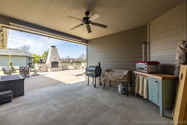 33389 S Coves Drive, Afton, OK 74331