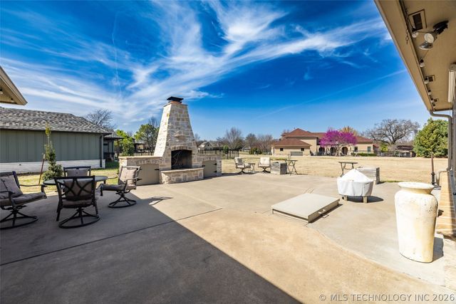 33389 S Coves Drive, Afton, OK 74331