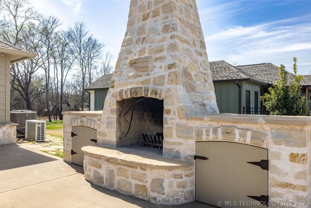 33389 S Coves Drive, Afton, OK 74331