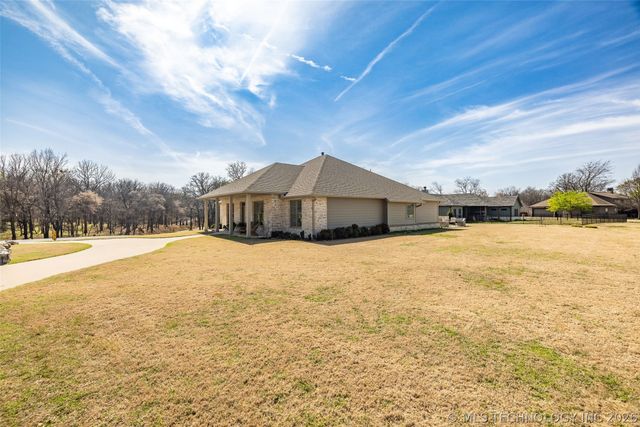 33389 S Coves Drive, Afton, OK 74331