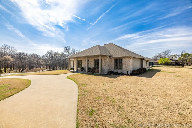 33389 S Coves Drive, Afton, OK 74331