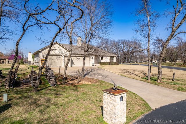 33389 S Coves Drive, Afton, OK 74331
