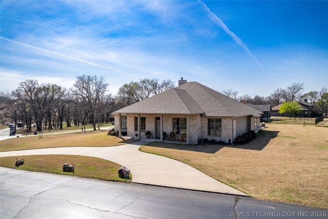 33389 S Coves Drive, Afton, OK 74331