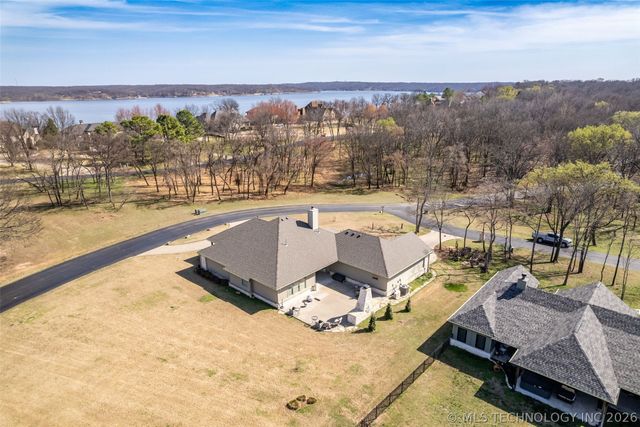 33389 S Coves Drive, Afton, OK 74331