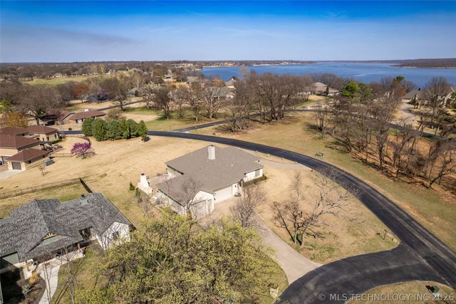 33389 S Coves Drive, Afton, OK 74331