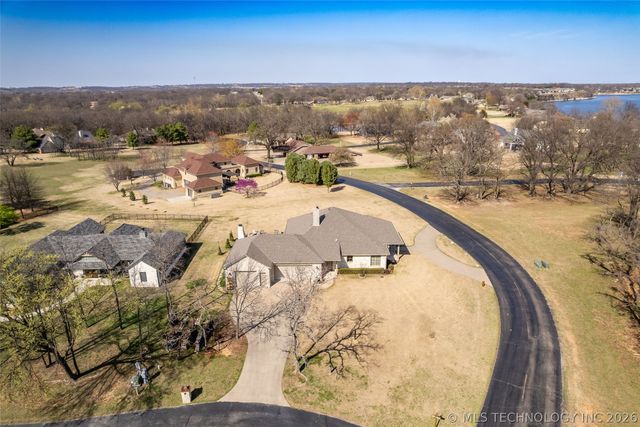 33389 S Coves Drive, Afton, OK 74331