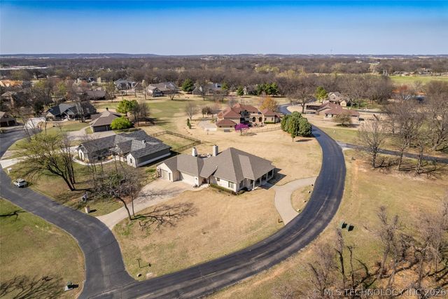 33389 S Coves Drive, Afton, OK 74331