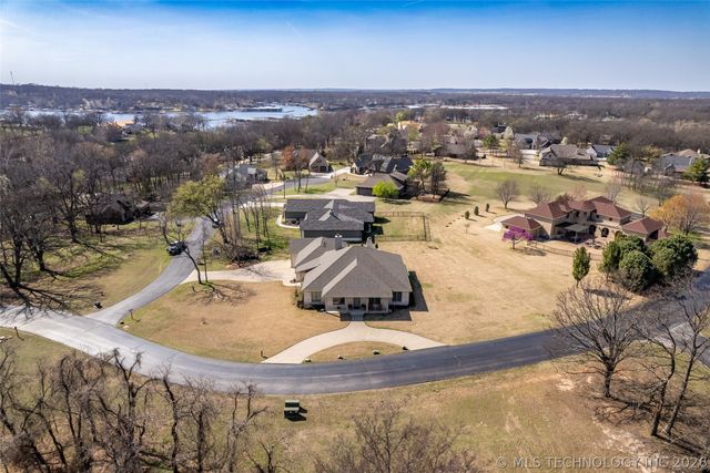 33389 S Coves Drive, Afton, OK 74331