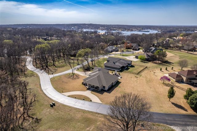33389 S Coves Drive, Afton, OK 74331