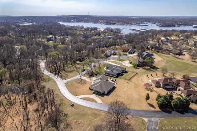 33389 S Coves Drive, Afton, OK 74331