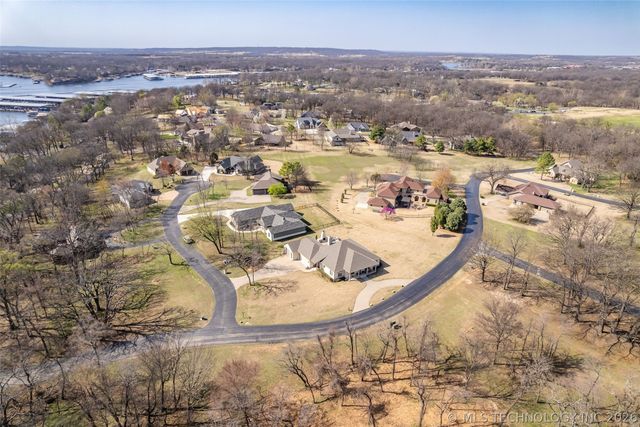 33389 S Coves Drive, Afton, OK 74331