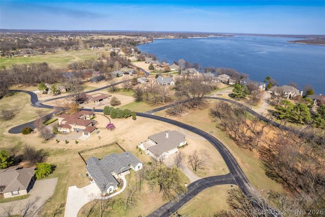 33389 S Coves Drive, Afton, OK 74331